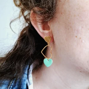 Boucles d'oreilles clous portées coeur doré coeur vert menthe